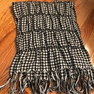 Houndstooth scarf